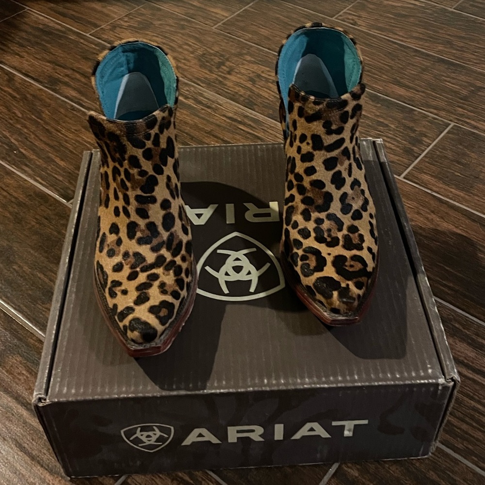Women’s western booties